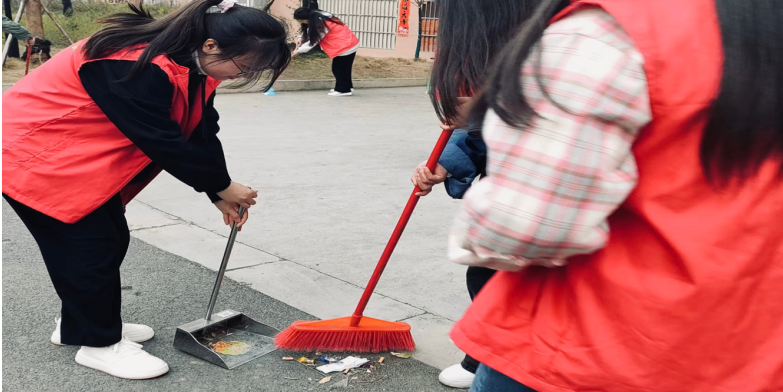 社會服務(wù)系開展學(xué)習(xí)雷鋒志愿服務(wù)活動