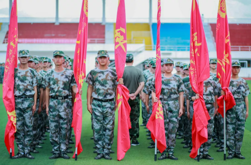 當迷彩邂逅青春，記錄工職院軍訓生活