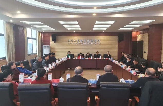 情系桑榆重晚晴 尊師敬老暖人心 學院召開離退休領導、教師座談會