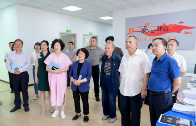 省、市關心下一代工作委員會赴畢節工業職業技術學院調研