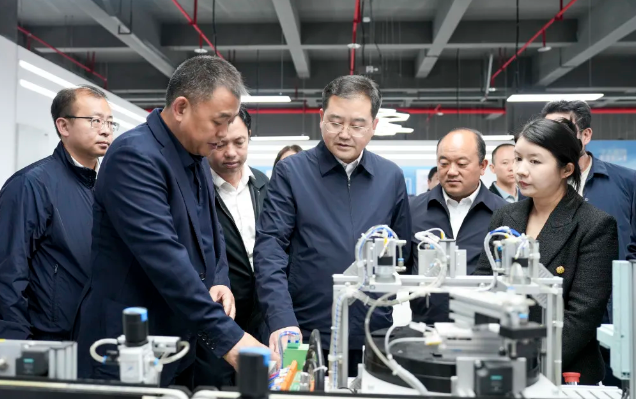 四川省人力資源和社會保障廳黨組成員、副廳長劉曉博一行赴我院考察