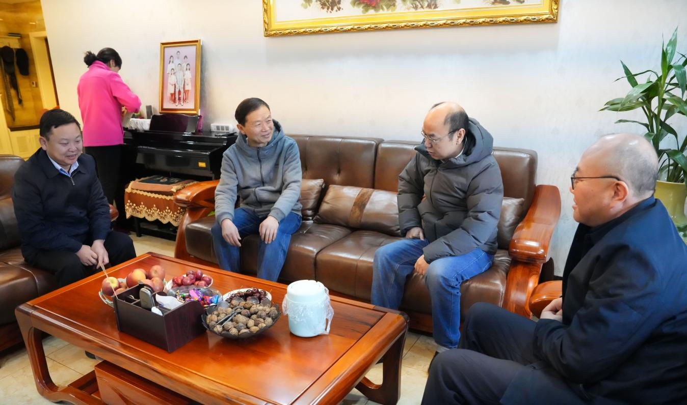 歲寒情深送溫暖  凝聚共識繪同心——學院領導春節前夕走訪慰問離退休老同志及駐村干部